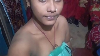Desi Village Girl With Big Boobs In Solo Video