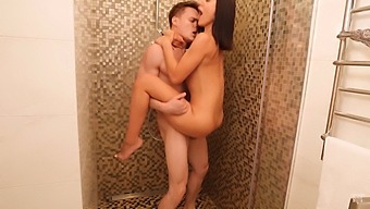 Amateur Babe Gets Fucked In The Shower By A Big Dick