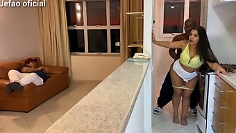 I Ended Up Having Sex With The Hot Woman While Fixing A Client'S Broken Tv