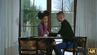 Natural Beauty Enjoys Rimming In High-Definition Video