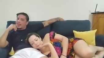 岳母的透明裙子和大屌恋物电影之夜。