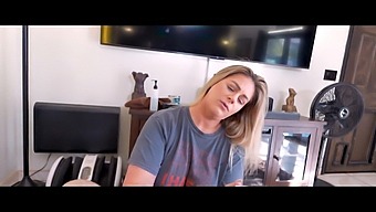 Die Geschiedene Mutter Meiner Freunde Will Mit Mir Üben – Teil 1 Von Clover Baltimore